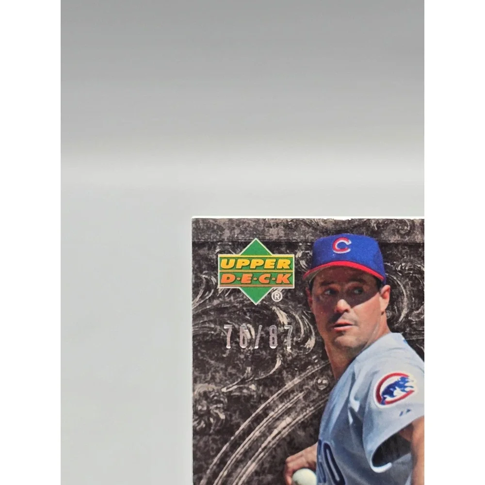 2007 Upper‎ Deck Premier Patches Greg Maddux Triple Relic Jersey 76/87 Padres